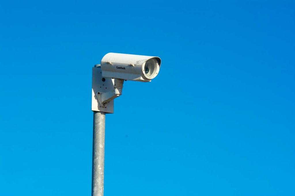 Jasa instalasi CCTV BSD profesional dari ABYKIN Technology untuk keamanan kantor dan rumah Anda.