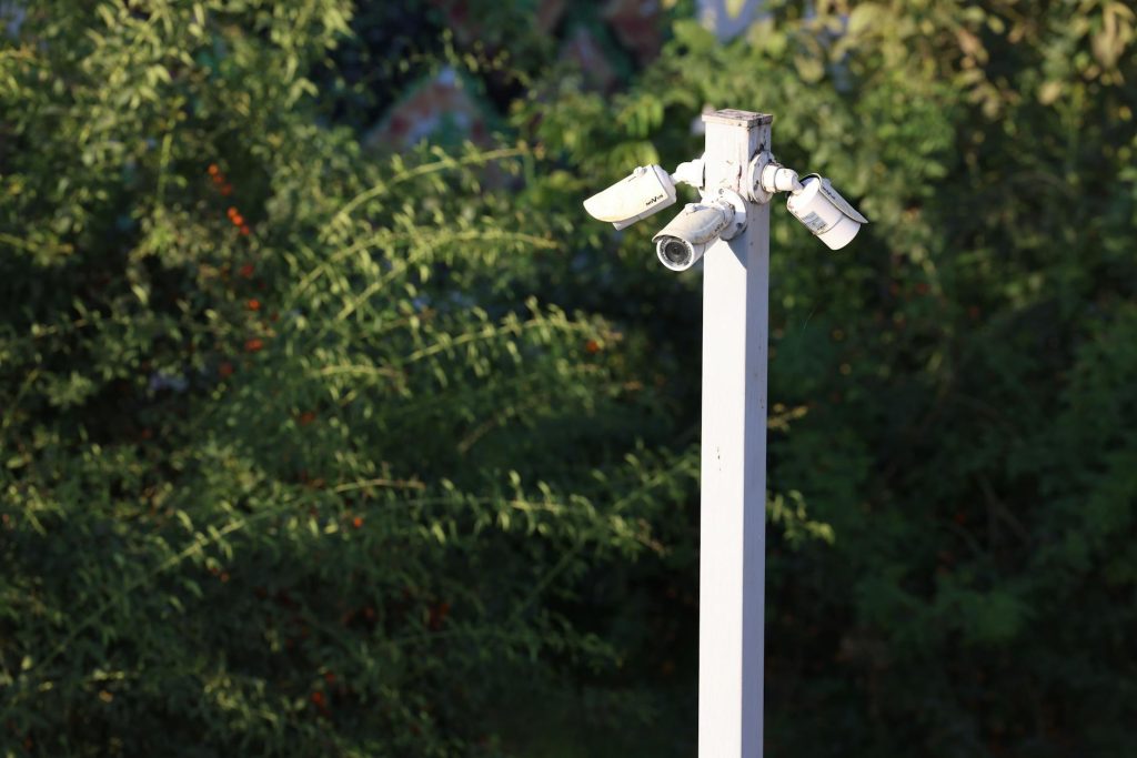 Jasa instalasi CCTV BSD profesional dari ABYKIN Technology untuk keamanan bisnis Anda.