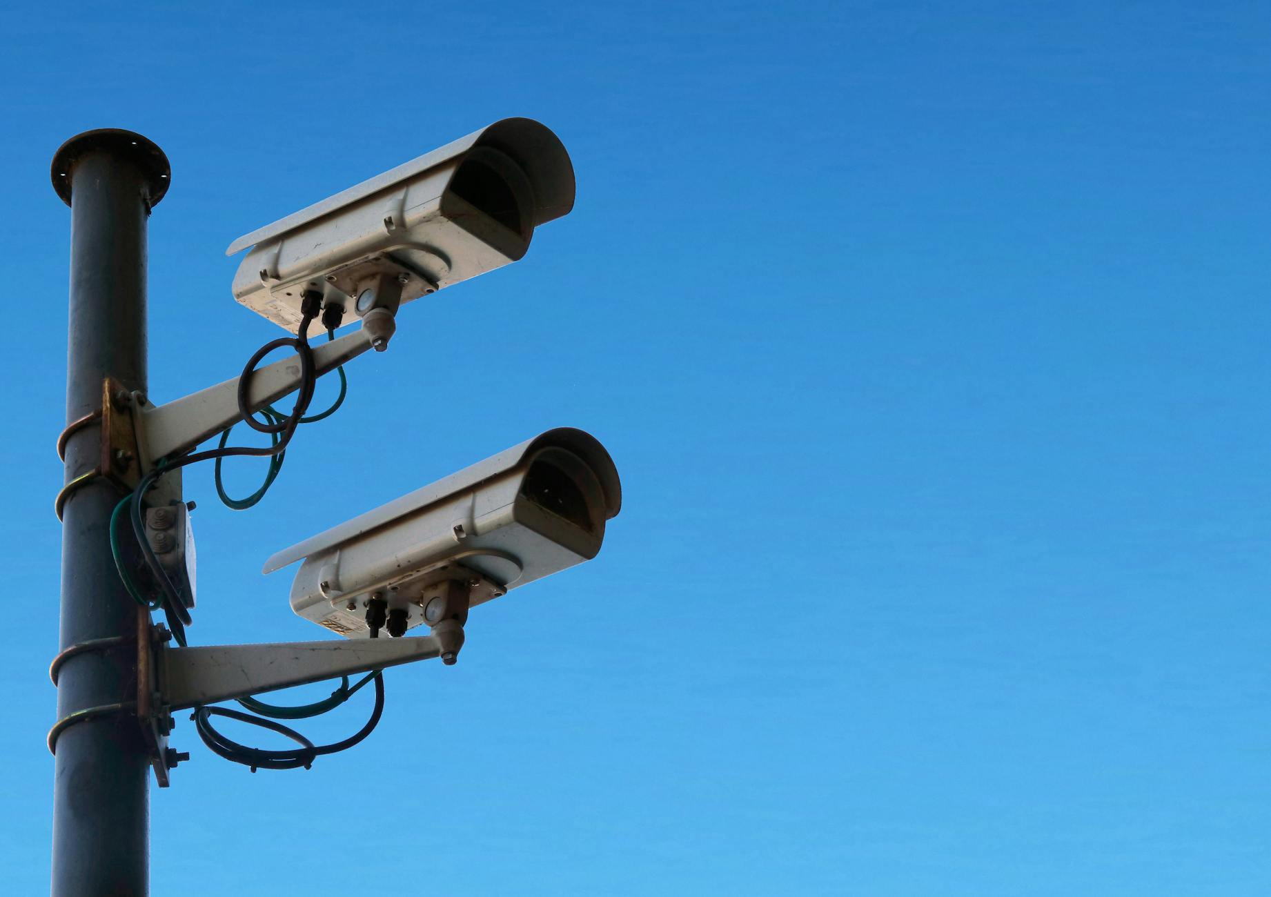 Instalasi CCTV BSD profesional oleh ABYKIN Technology untuk keamanan kantor dan rumah Anda.